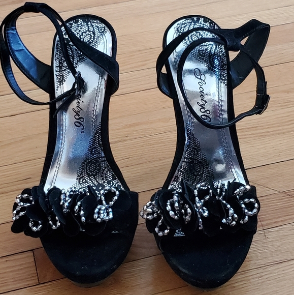 Platform Stiletto - Picture 2 of 6